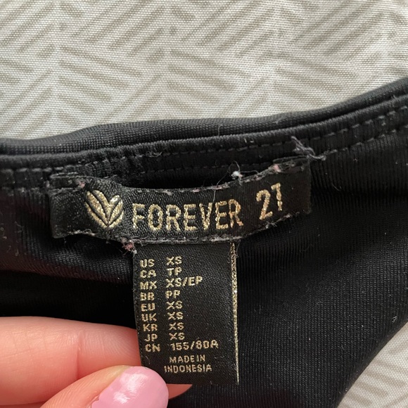 Forever21 Black/ White Stripe Sports Bra - Picture 3 of 5